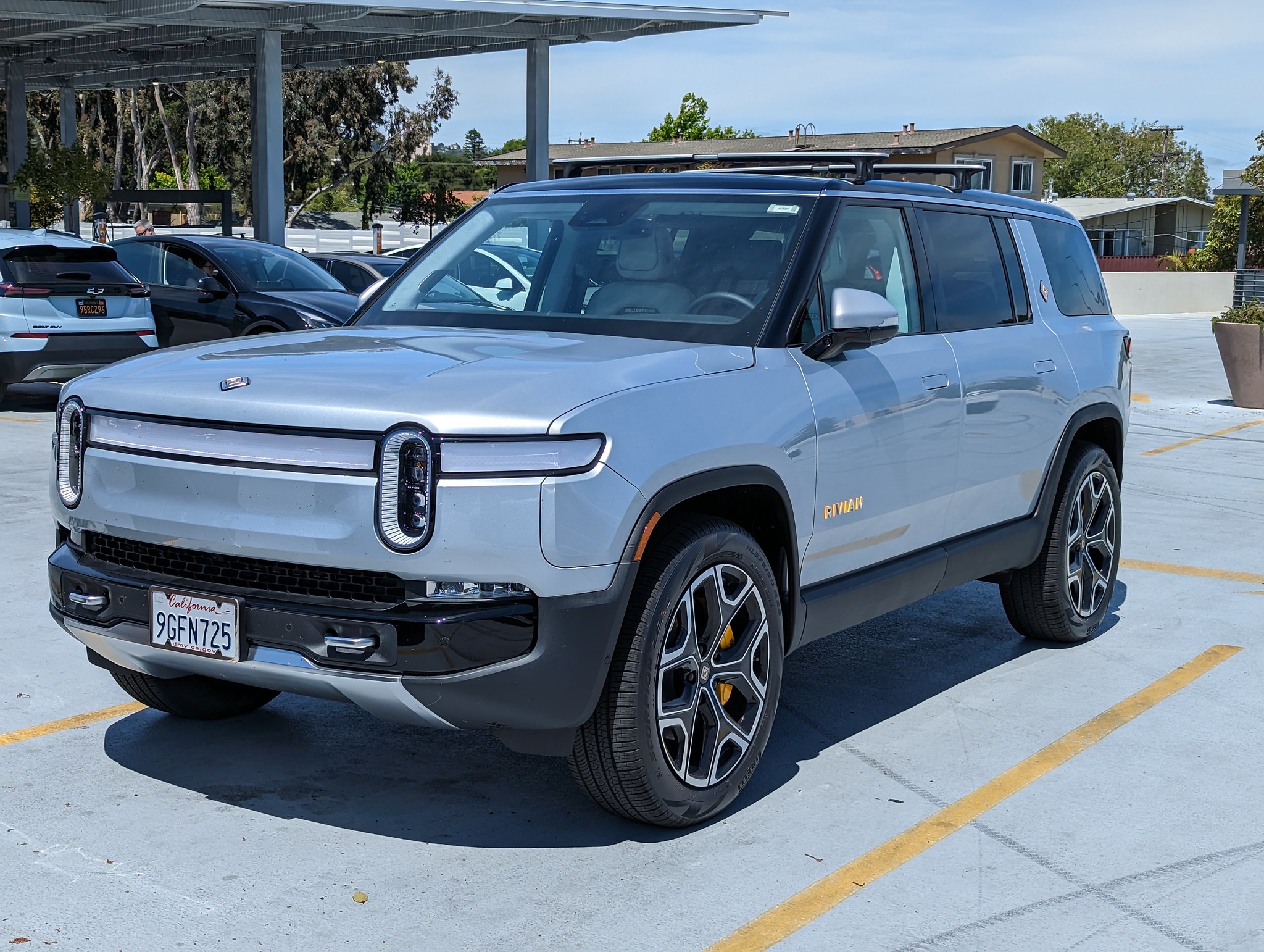 Rivian R1S SUV
